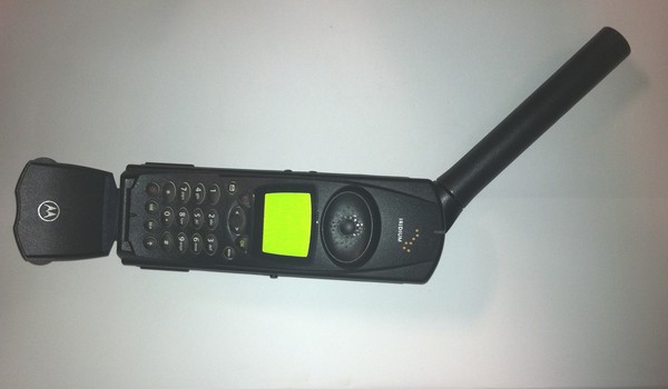 Motorola Irideum Sateliet telefoon.jpg